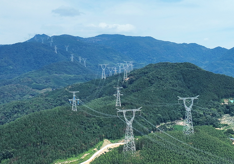 福建北电南送特高压交流输变电工程线路工程全线贯通