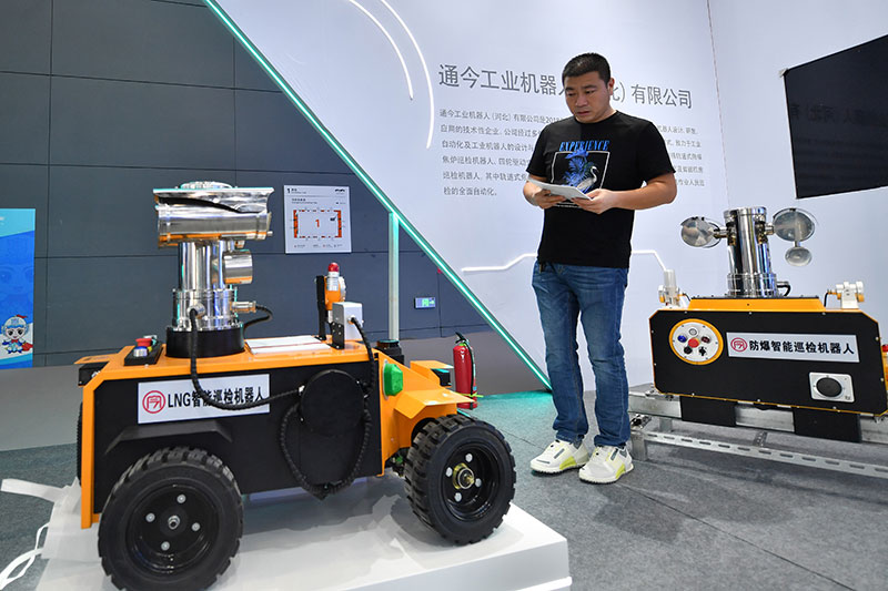 数博会上感受智能机器人科技魅力