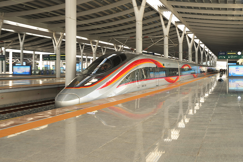 我国首条时速350公里跨海高铁正式开通运营