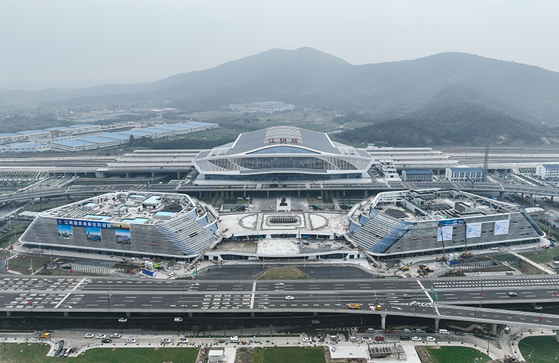 沪宁沿江高铁建成通车