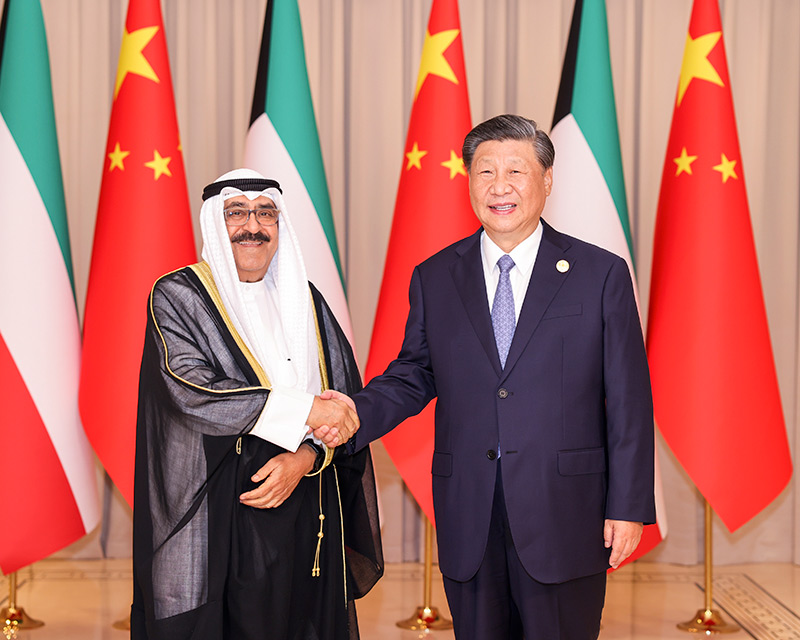 习近平会见科威特王储米沙勒