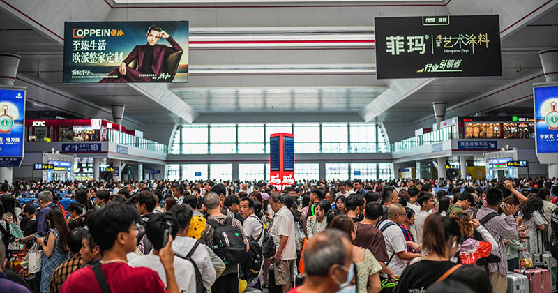 各地铁路部门迎来国庆出行高峰