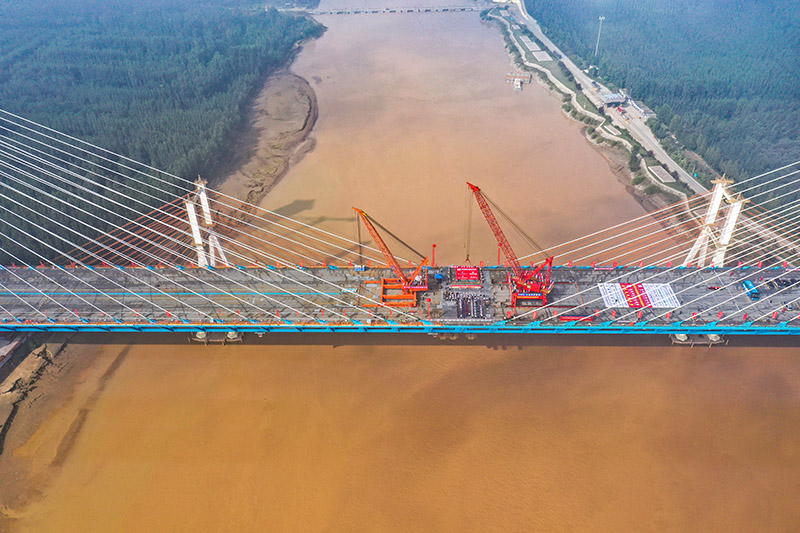 G104京岚线济南黄河公路大桥主桥合龙