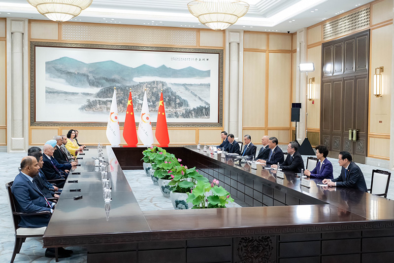 习近平会见亚洲奥林匹克理事会代理主席辛格