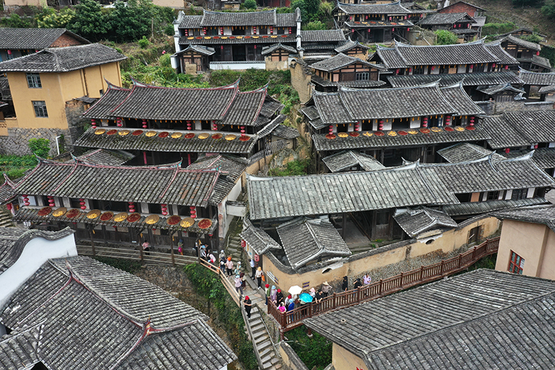 福建尤溪：古村“晒秋”忙
