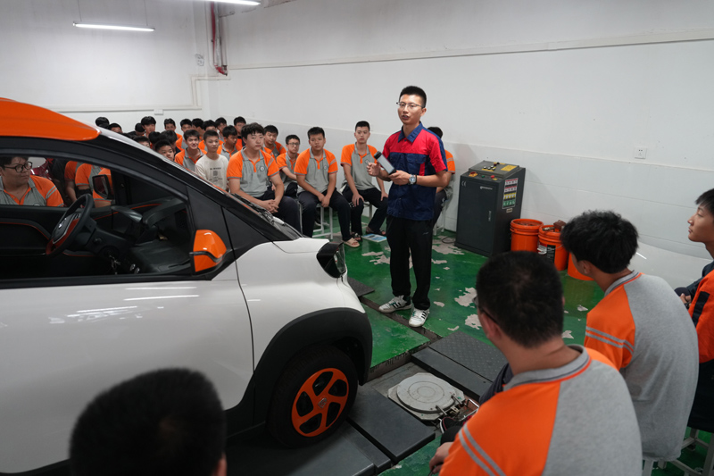 重庆：校企合作培养新能源汽车维修人才