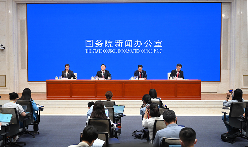 国新办举行新闻发布会介绍《中共中央 国务院关于支持福建探索海峡两岸融合发展新路 建设两岸融合发展示范区的意见》