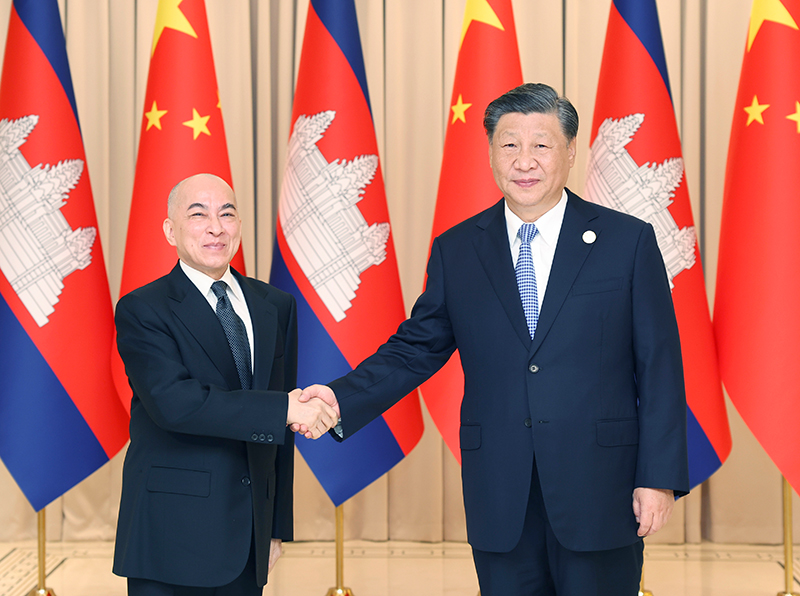 习近平会见柬埔寨国王西哈莫尼
