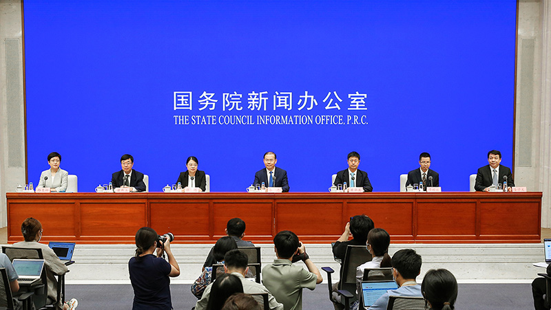 国新办举行《社会保险经办条例》国务院政策例行吹风会