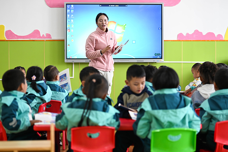 青海果洛：推动学前教育普及普惠