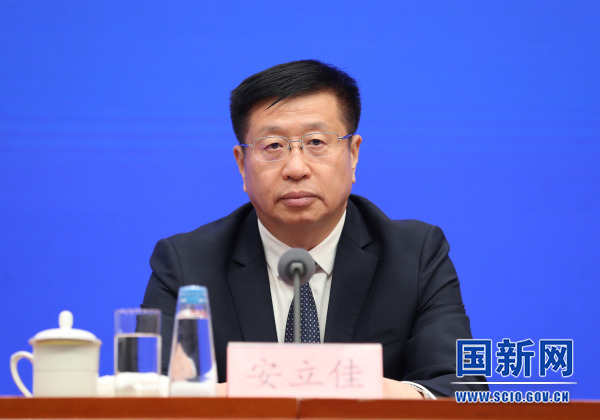 国务院新闻办举行发布会 介绍推动民营经济高质量发展有关情况