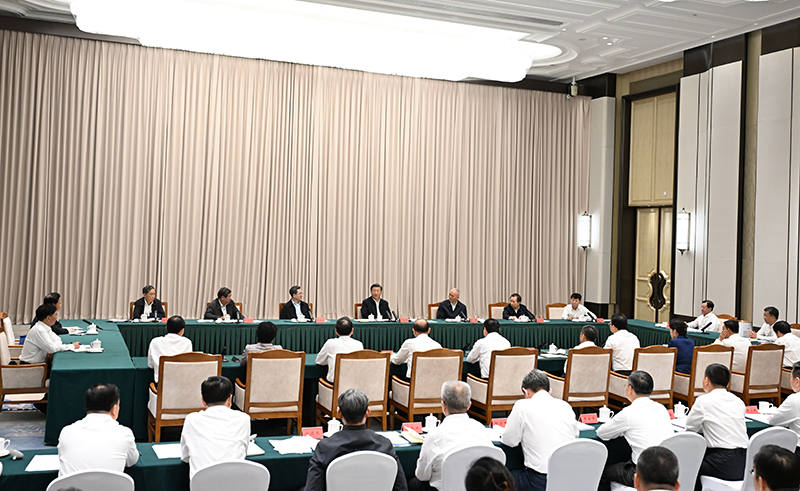 习近平主持召开新时代推动东北全面振兴座谈会强调：牢牢把握东北的重要使命 奋力谱写东北全面振兴新篇章