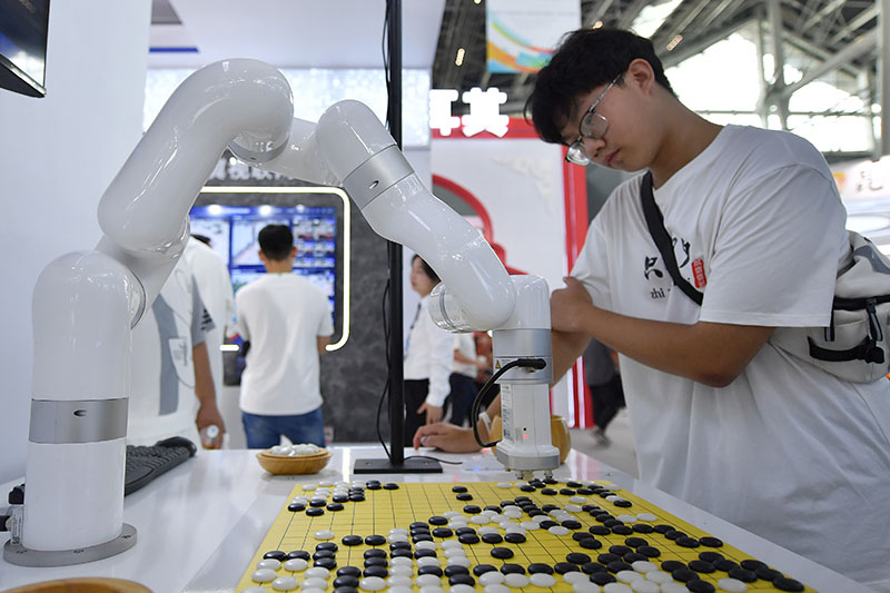 数博会上感受智能机器人科技魅力