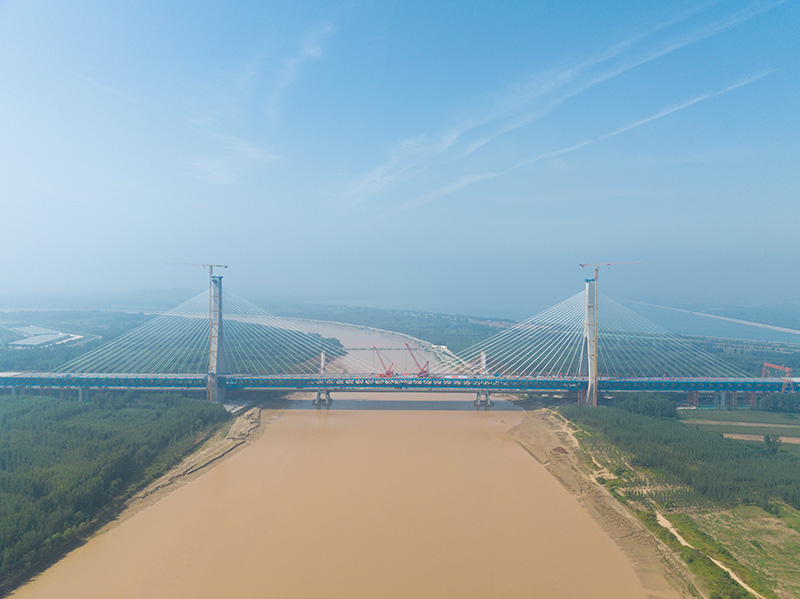G104京岚线济南黄河公路大桥主桥合龙