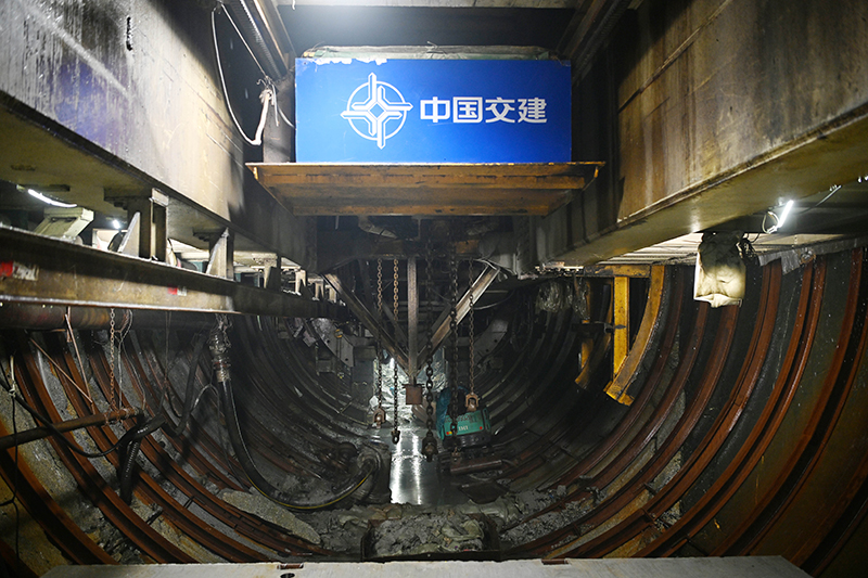 新疆乌尉天山胜利隧道出口端中导洞掘进破万米