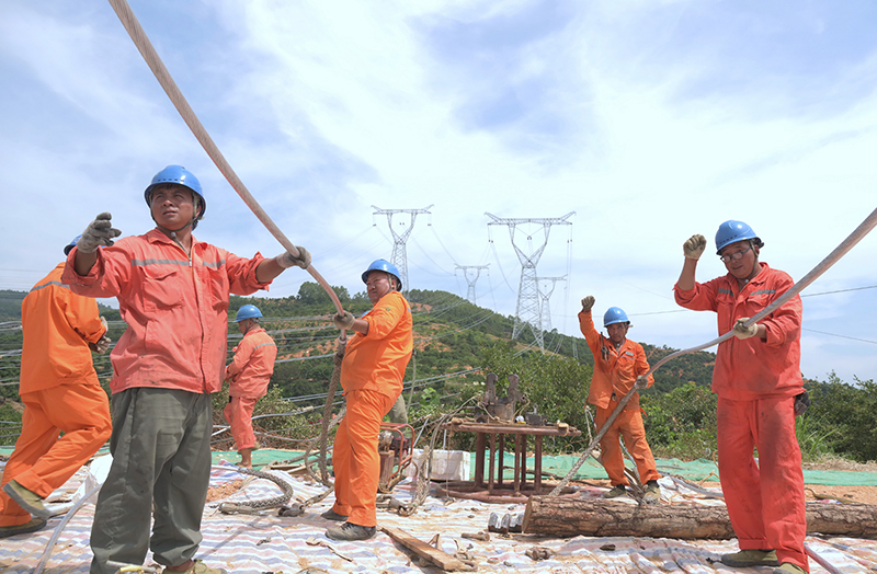 福建北电南送特高压交流输变电工程线路工程全线贯通