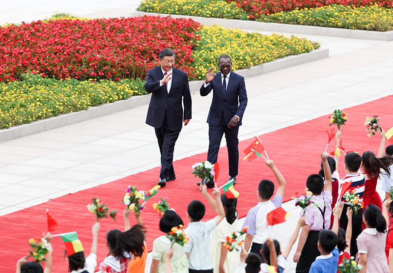 习近平同贝宁总统塔隆会谈