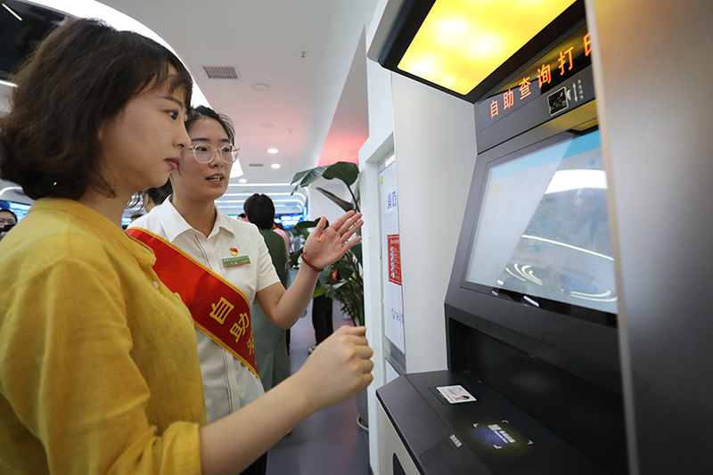 全面深化改革十年间·办事服务新效率