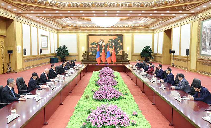 习近平会见蒙古国总统呼日勒苏赫