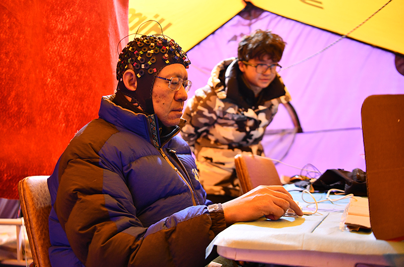 科考队员开展急进高原人群健康研究
