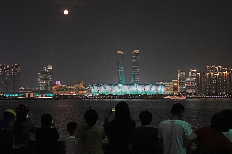 满月耀钱塘 亚运共团圆