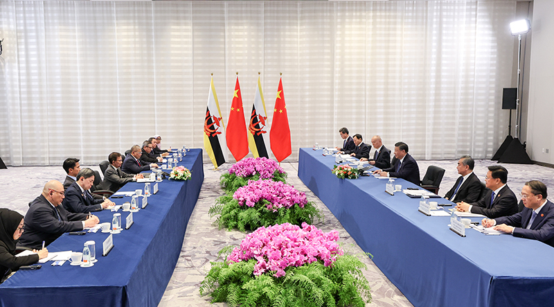 习近平会见文莱苏丹哈桑纳尔