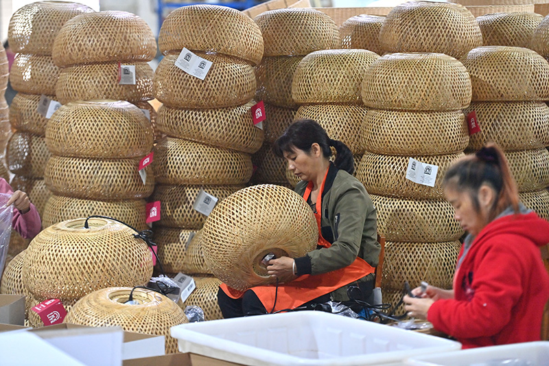 广西博白:传统编织促增收