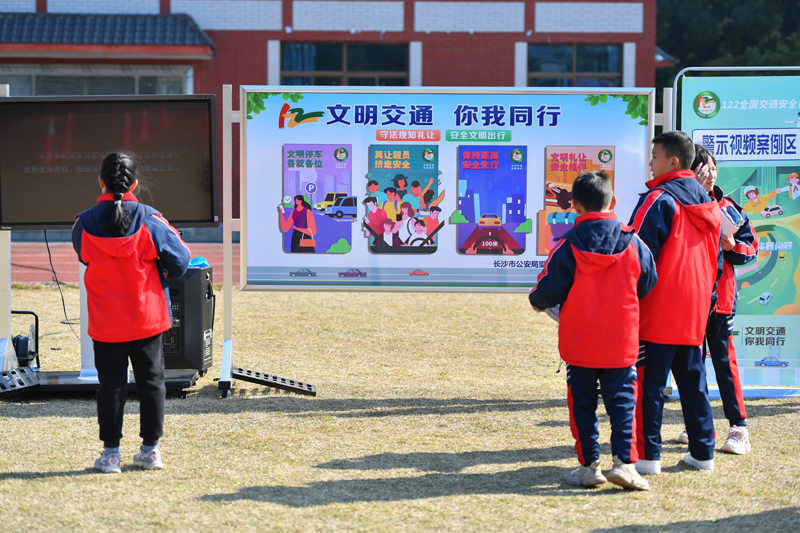 湖南长沙:交通安全宣传进校园