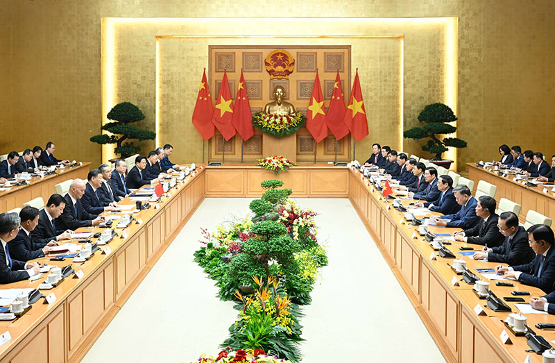 习近平会见越南总理范明政