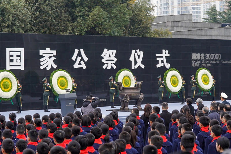 南京大屠杀死难者国家公祭仪式在南京举行