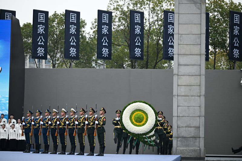 南京大屠杀死难者国家公祭仪式在南京举行