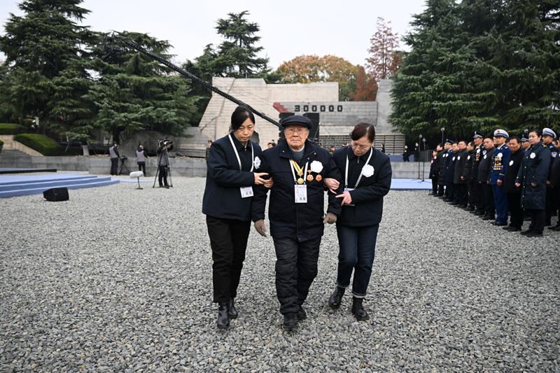 南京大屠杀死难者国家公祭仪式在南京举行