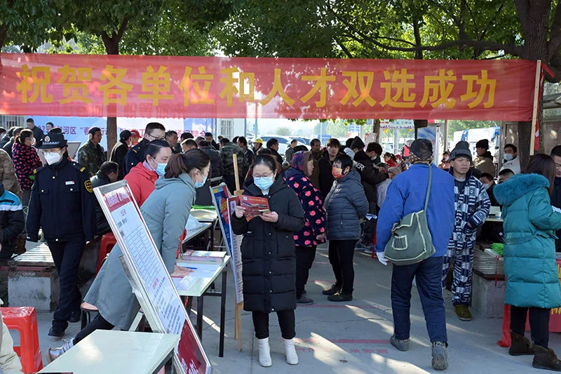 数读中国这十年:新增就业年均1300万人 建成世界最大社保体系