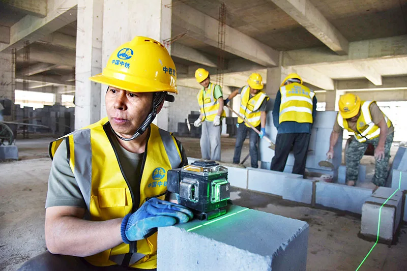 数读中国这十年:新增就业年均1300万人 建成世界最大社保体系