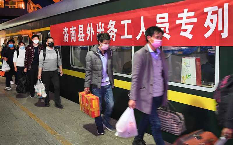 数读中国这十年:新增就业年均1300万人 建成世界最大社保体系