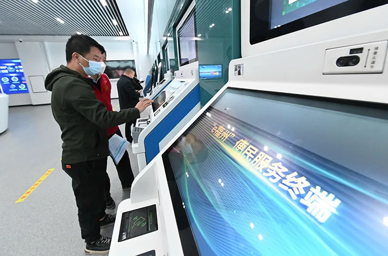 数读中国这十年:新增就业年均1300万人 建成世界最大社保体系
