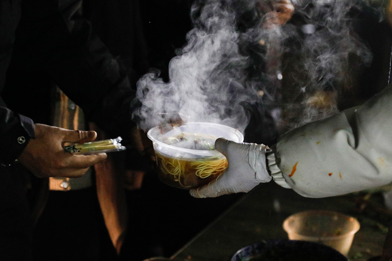 灾区安置点的寒冬温情