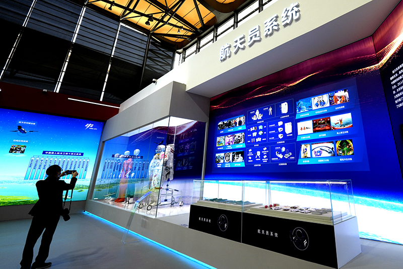 “逐梦寰宇问苍穹——中国载人航天工程成就展”在沪开幕