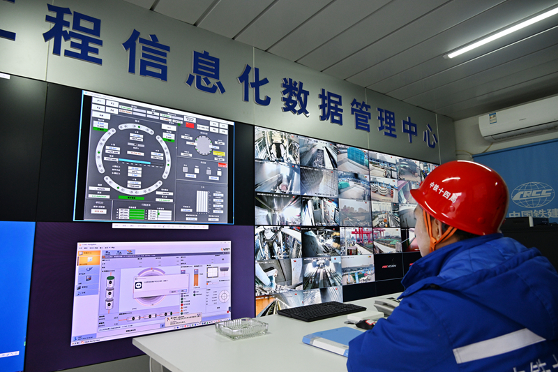 青岛地铁施工成功下穿胶济铁路