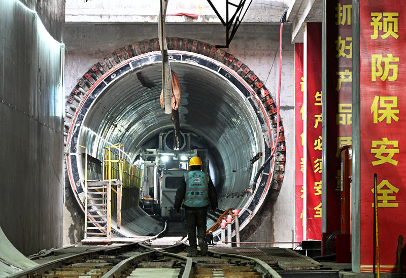 青岛地铁施工成功下穿胶济铁路