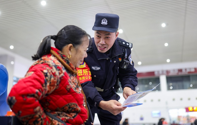 警民互动庆祝中国人民警察节