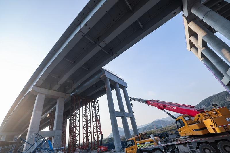 浙江柯桥至诸暨高速公路工程稳步推进