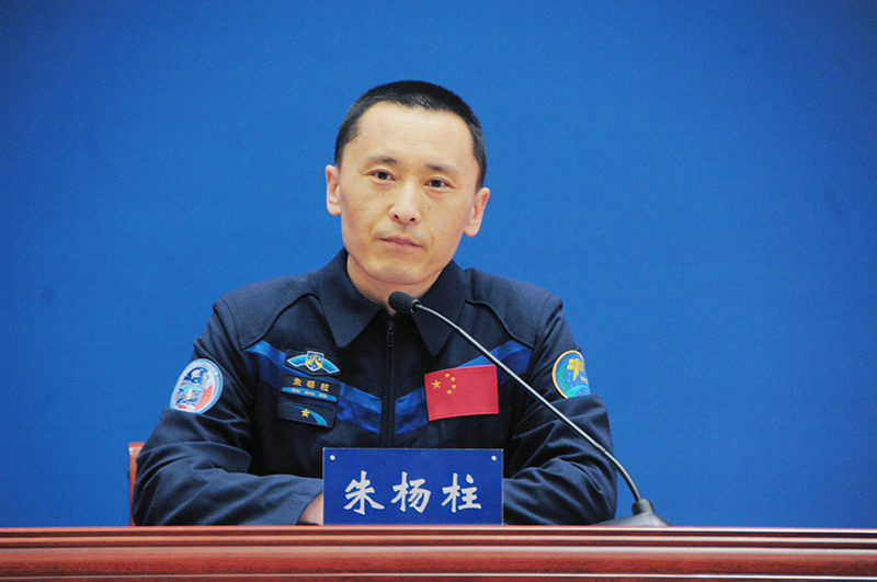 神十六航天员乘组太空归来后首次公开亮相