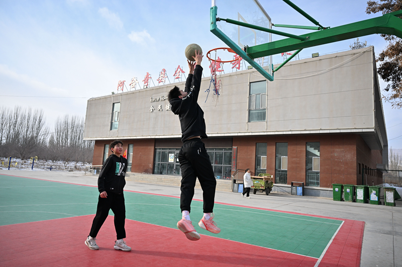 新疆阿合奇:震区群众生产生活平稳有序