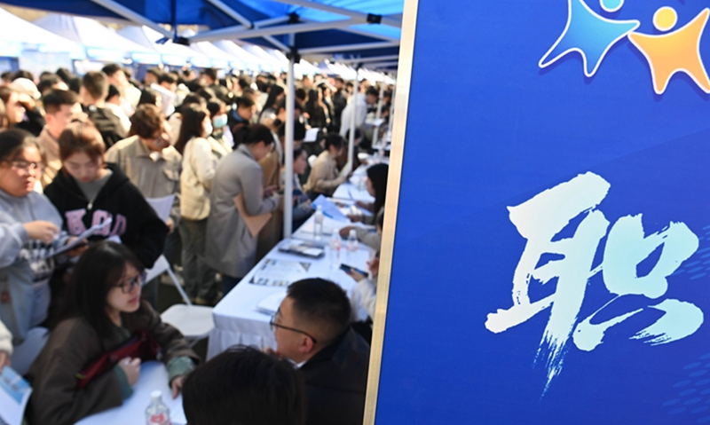 西安:校园春招促就业