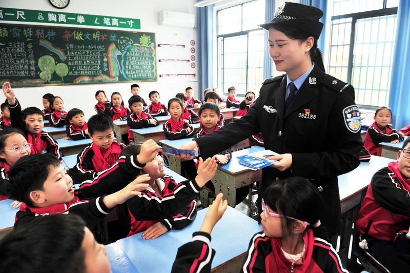 各地举行全民国家安全教育日宣传活动