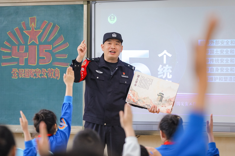 各地举行全民国家安全教育日宣传活动
