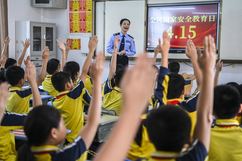 各地举行全民国家安全教育日宣传活动
