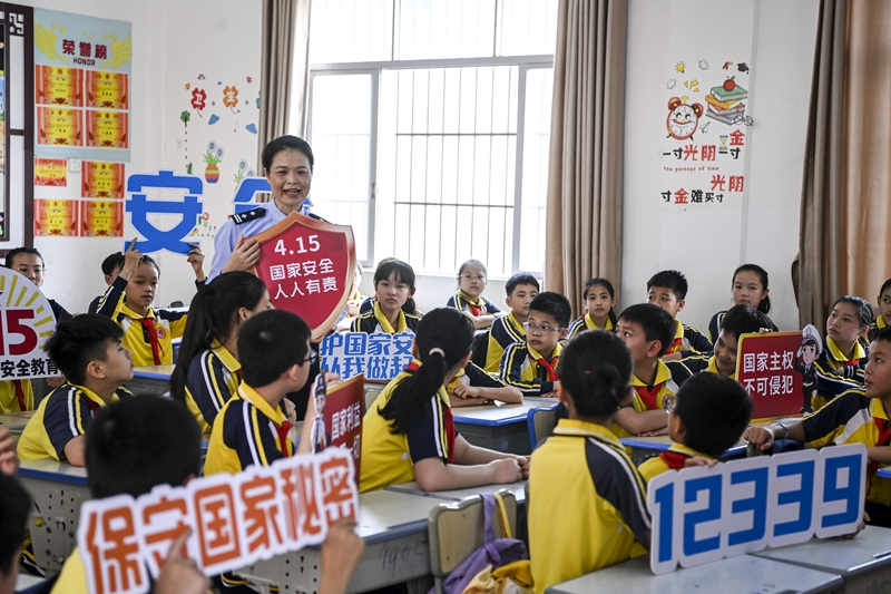 各地举行全民国家安全教育日宣传活动
