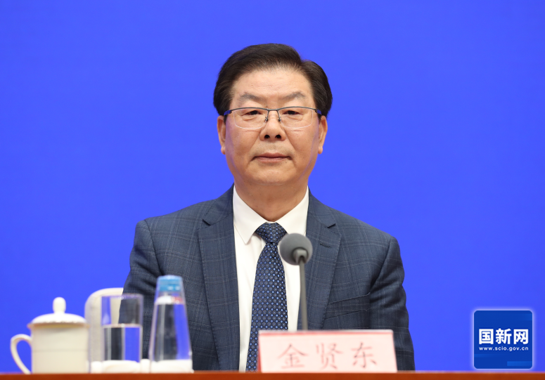 国务院新闻办举行发布会 解读宏观经济形势和政策